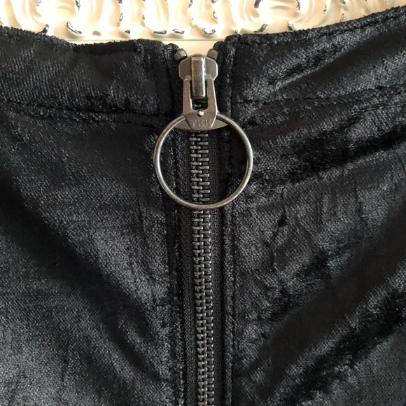 HP ✨ FP Black Velvet Zip Front Mini Skirt Size 2 - Picture 2 of 4
